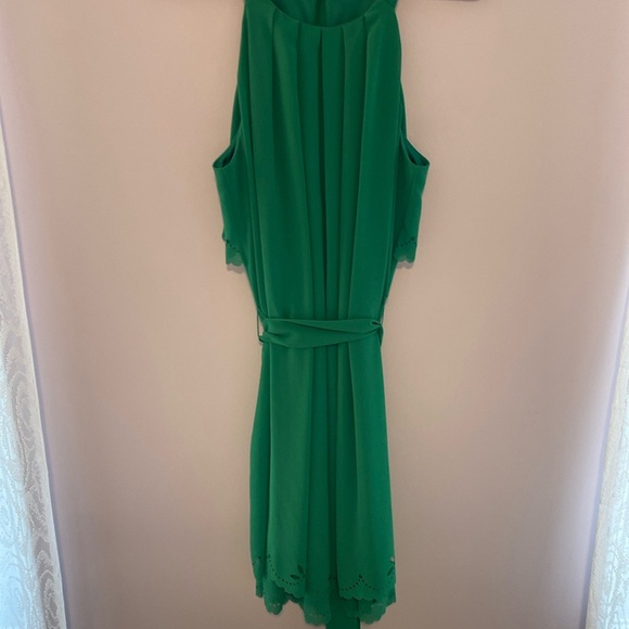 Green Sleeveless Dress Jessica Simpson with flower laser cut cutout detail - Picture 2 of 16